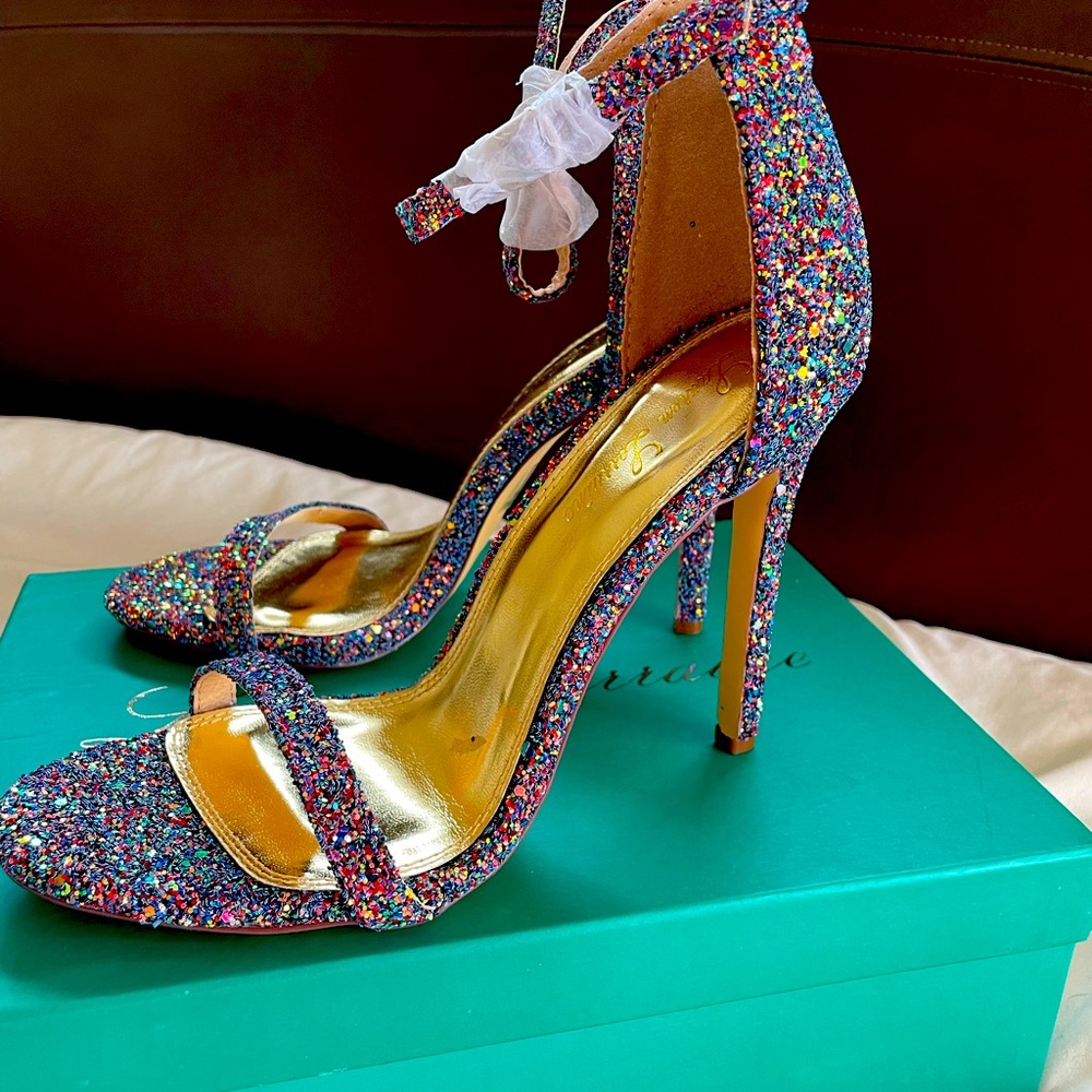 NEW Lauren Lorraine Glitter Sandals Size 9